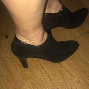 Aquatalia black suede shootie size 8.5